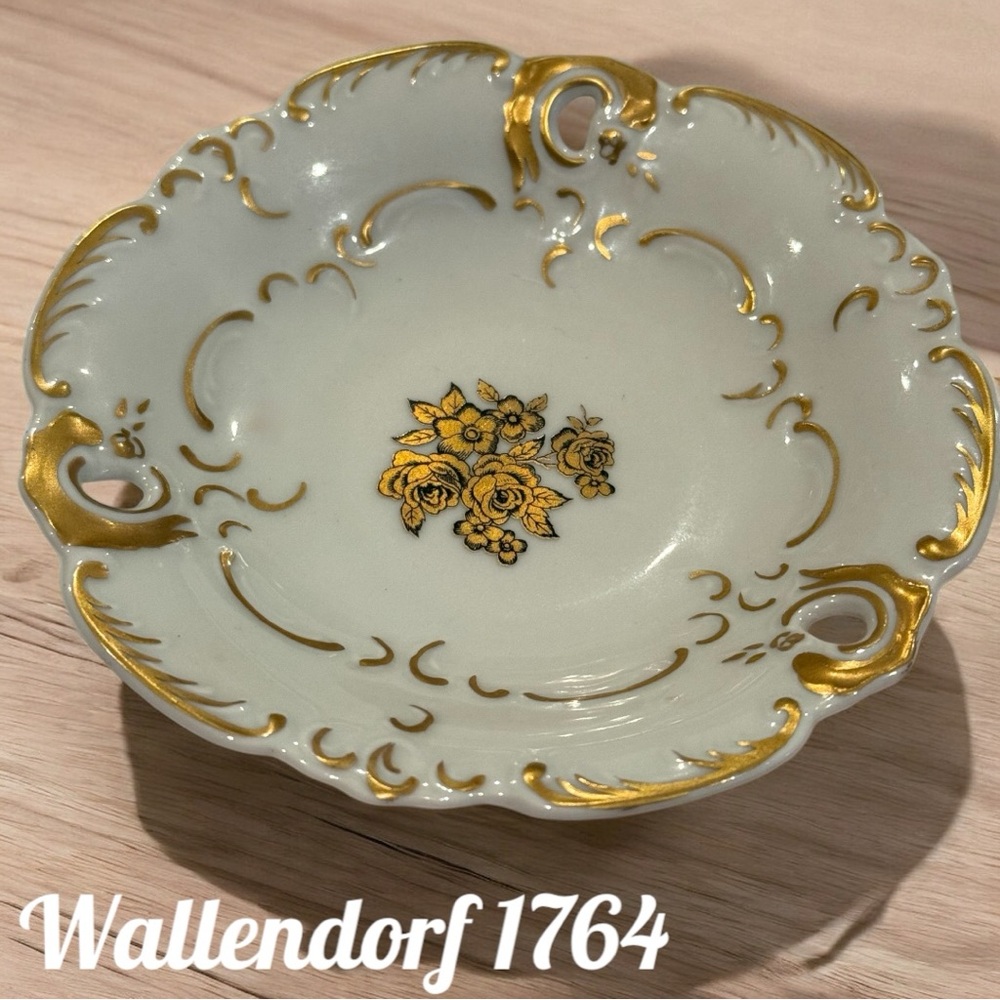 Vintage Wallendorf 1764 Germany “handarbeit” handmade antique porcelain dish EUC